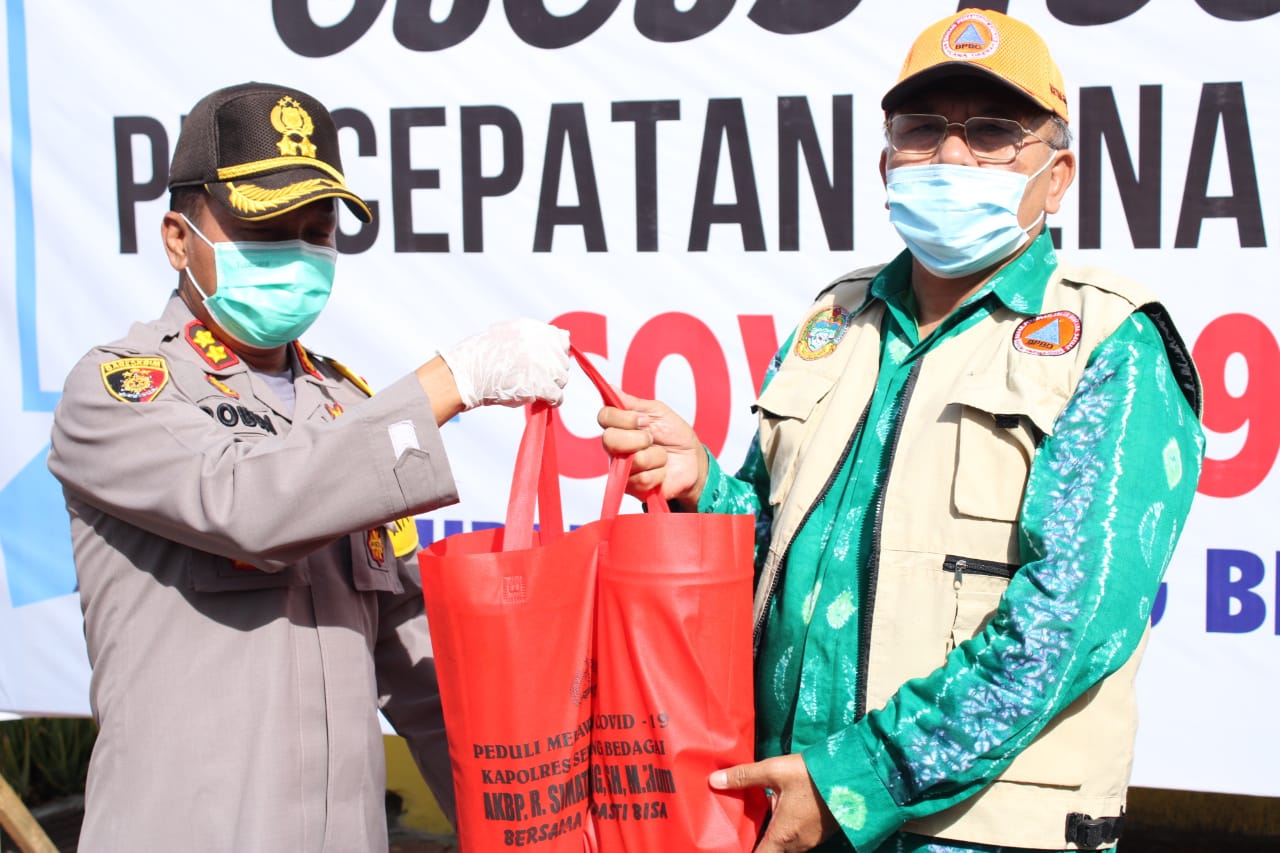 Kapolres AKBP Robin Simatupang Serahkan Bantuan Sembako dan Suplemen Kepada Gugus Tugas PP Covid19Â 