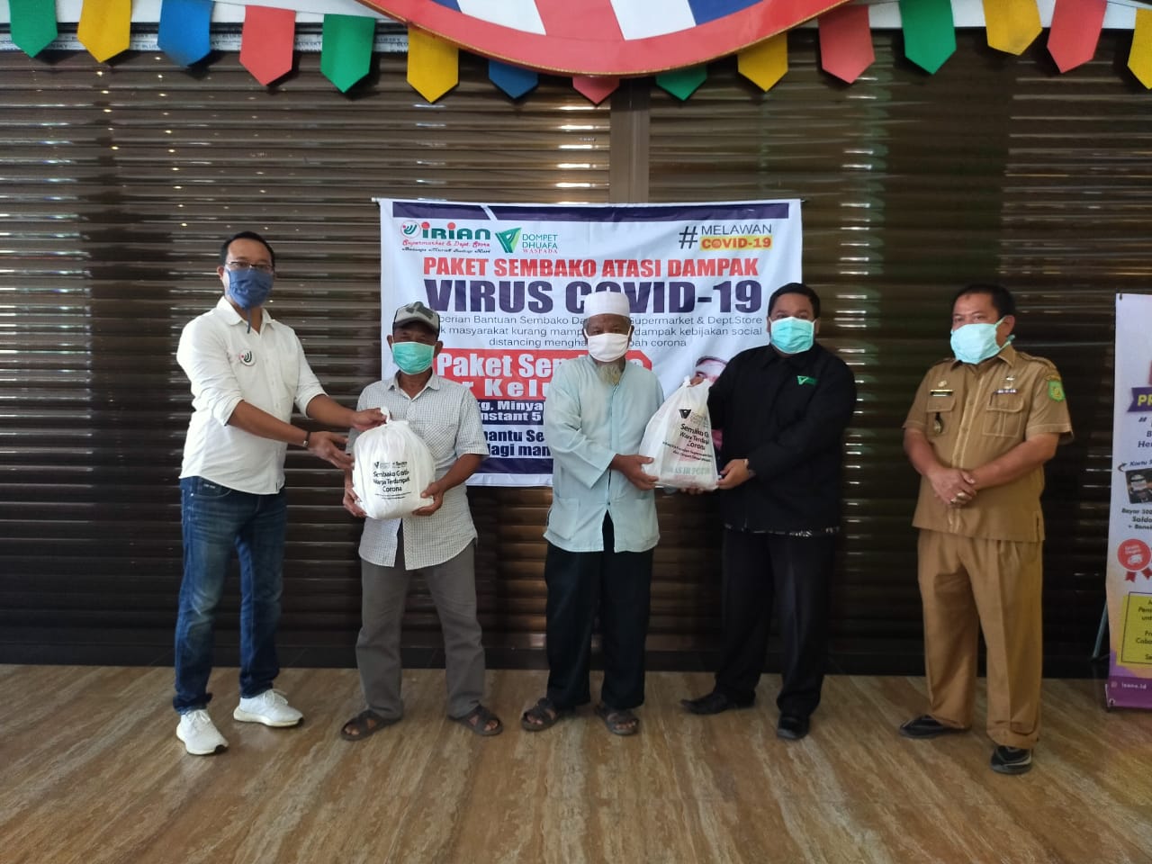 DD Waspada Bersama Irian Supermarket Distribusikan Seribu Paket Sembako