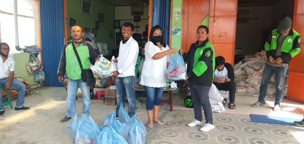 100 Anggota Ojol Balige Terima Bantuan Dari Tonny Simanjuntak
