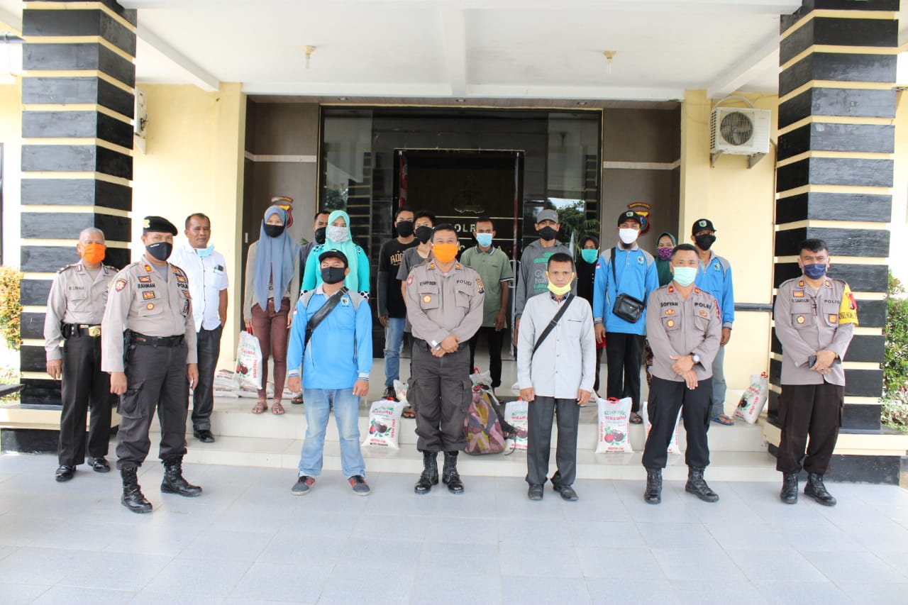 Warga Tuna Rungu di Sergai Dapat Bantuan Sembako Dari Kapolres