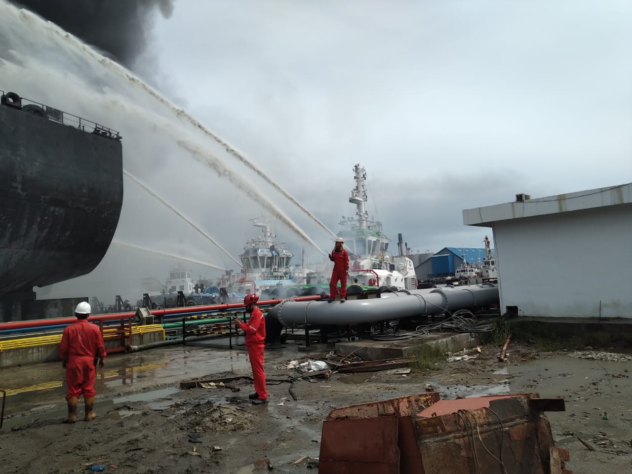 Kapal Tanker Terbakar DiBelawan, 12 Pekerja Terluka