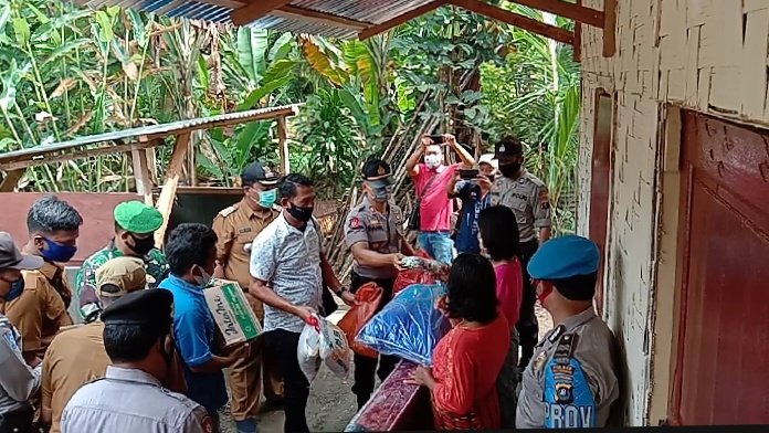 Muspika Kecamatan STM Hilir Berikan Bantuan Kepada Masyarakat Kurang Mampu Dan Terdampak Corona