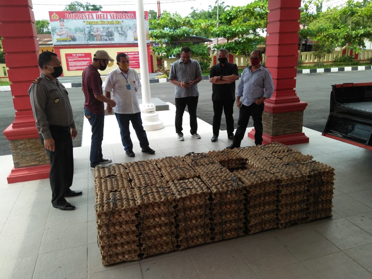Polresta Deli Serdang Terima Bantuan Telur Dari PT. Indojaya Agrinusa Medan