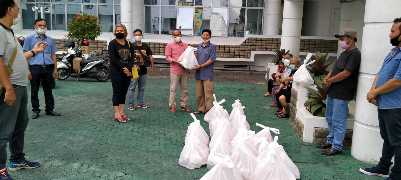 Peduli Pandemi Covid 19, Ketua Karang Taruna Sumut Berbagi Dengan Wartawan