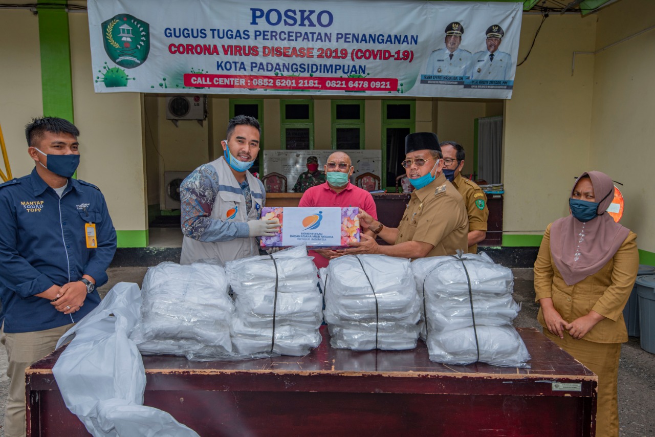 Arwin Siregar Terima APD dari KC Taspen SiantarÂ 