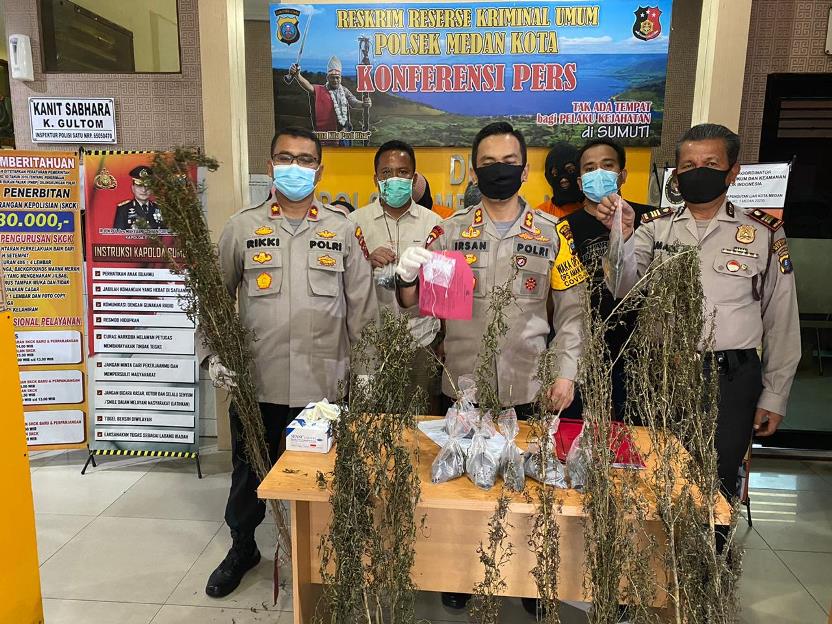Tersandung Kepemilikan Narkotika 5 Pria Diciduk Tekab Polsek Medan Kota