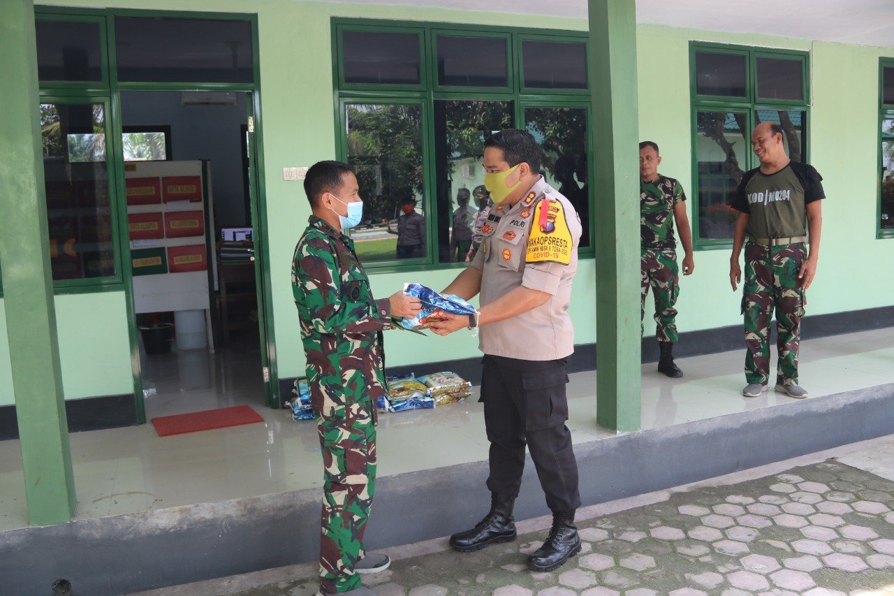 Tingkatkan Sinergitas TNI-Polri, Polresta DS Berikan Bantuan Untuk TNIÂ 