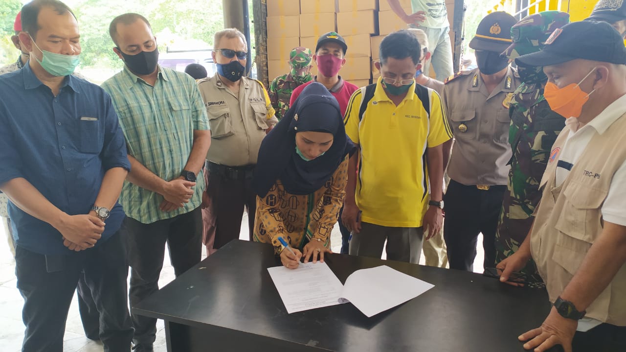 Bansos Pemprovsu ke Warga Stabat Disdistribusikan 16.977 paket  untuk 12 Desa/Kelurahan