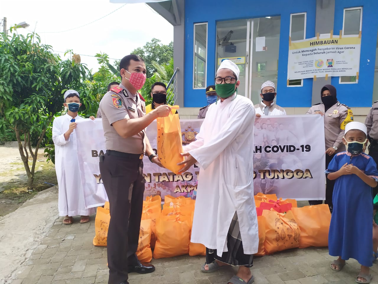 Serdik Sespimen Daniel S Marunduri, Wilson Pasaribu dan Victor Ziliwu Angkatan 60 Melakukan Baksos di Pesantren An Nur Al Badar