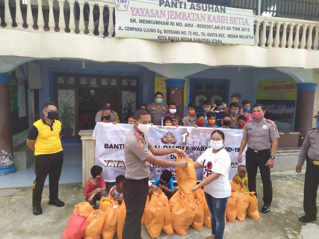 Giat Sambang ke Panti Asuhan Jembatan Kasih Setia, Serdik Sespimen Angkatan 60 Salurkan Bantuan Sembako