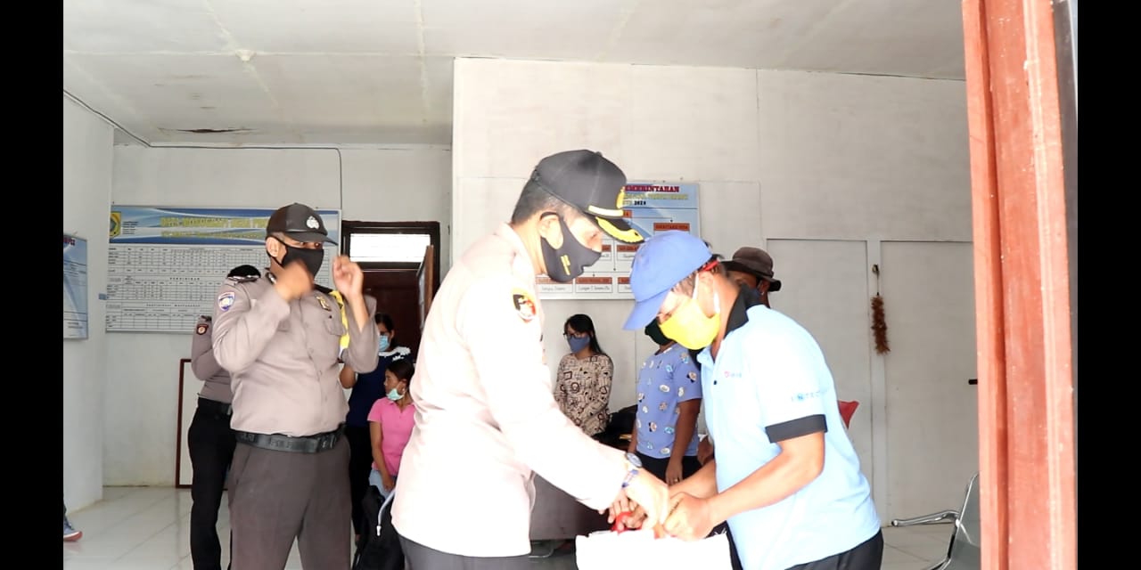 Polres Pakpak Bharat Membagikan 420 Kg Beras Kepada Masyarakat yang Belum Mendapat Bantuan dari Pemerintah