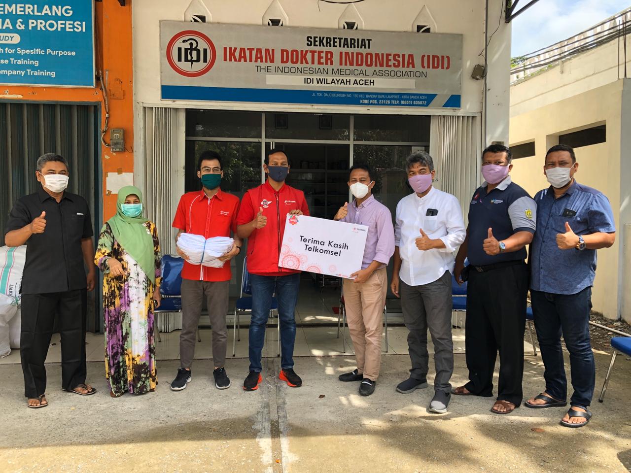 Telkomsel Donasikan APD di Sumut dan Aceh