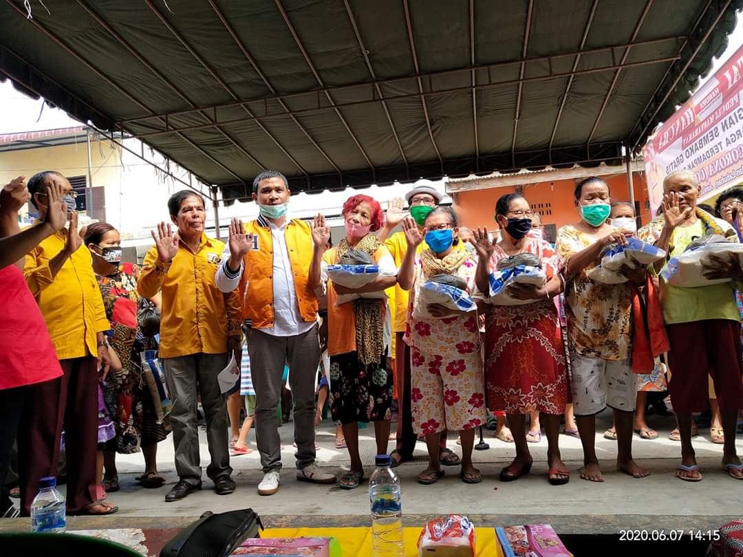 Anggota DPRD Medan Kembali Bantu 500 Paket Sembako Warga Terkena Covid 19