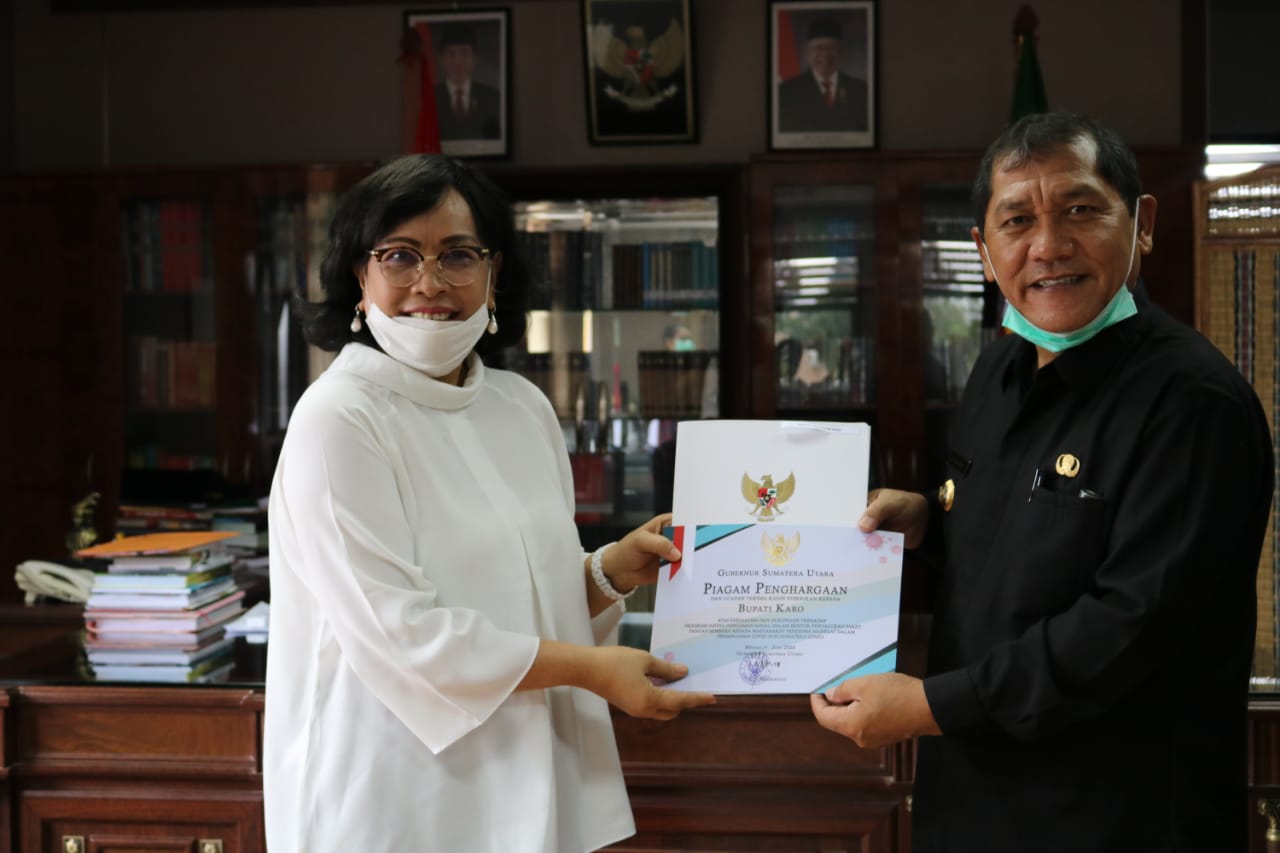 Bupati Karo Terima Penghargaan Dari Gubernur Sumatra Utara