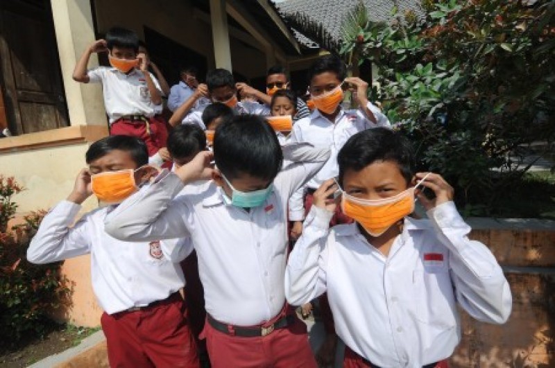Orangtua Wajib Cuci Seragam Anak Selepas Pulang Sekolah