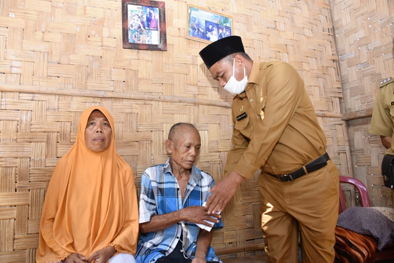 H. Darma Wijaya Bantu Warga Korban Bencana Angin Puting Beliung di Kecamatan Serbajadi