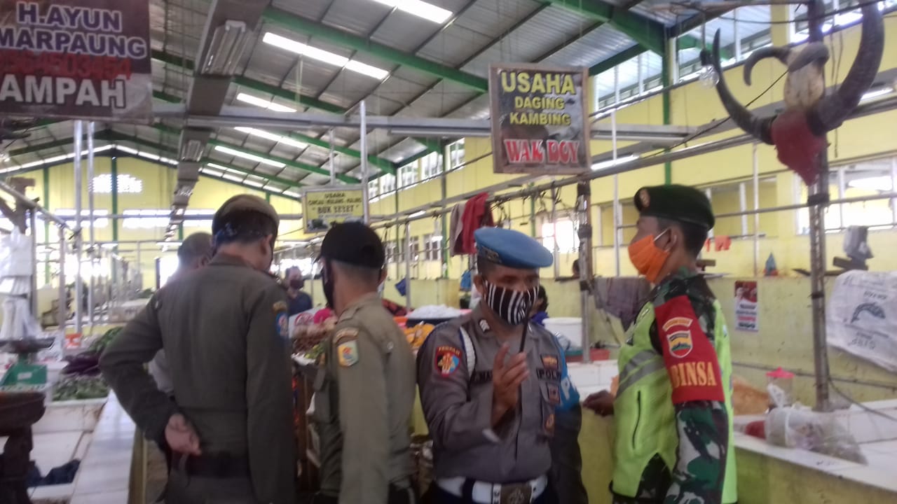 Polri dan Satpol PP, Koramil 10/SR Laksanakan Giat Pengawasan dan Penegakan Disiplin Protokoler Kesehatan