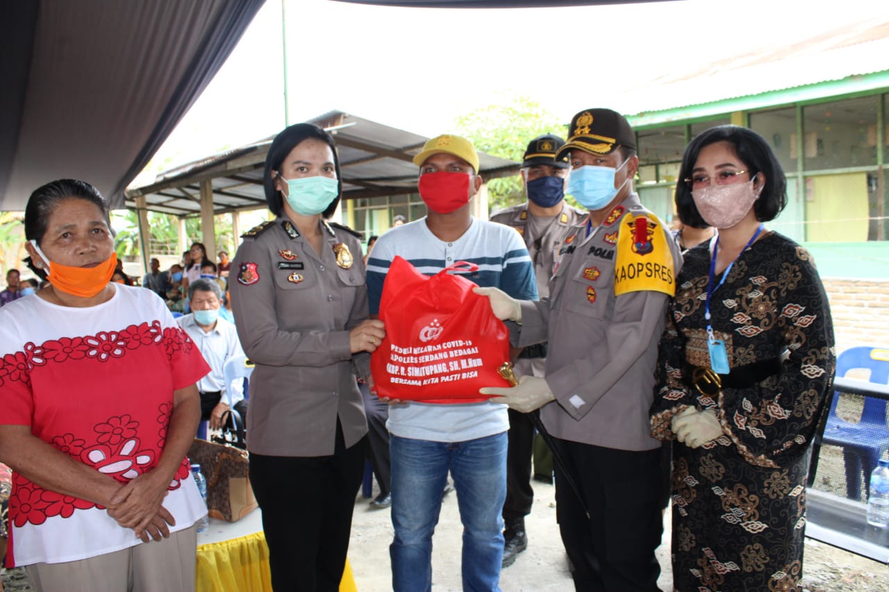 Menyonsong New Normal, Kapolres Sergai Baksos Bagikan 600 Paket Sembako Kepada Pengurus Gereja