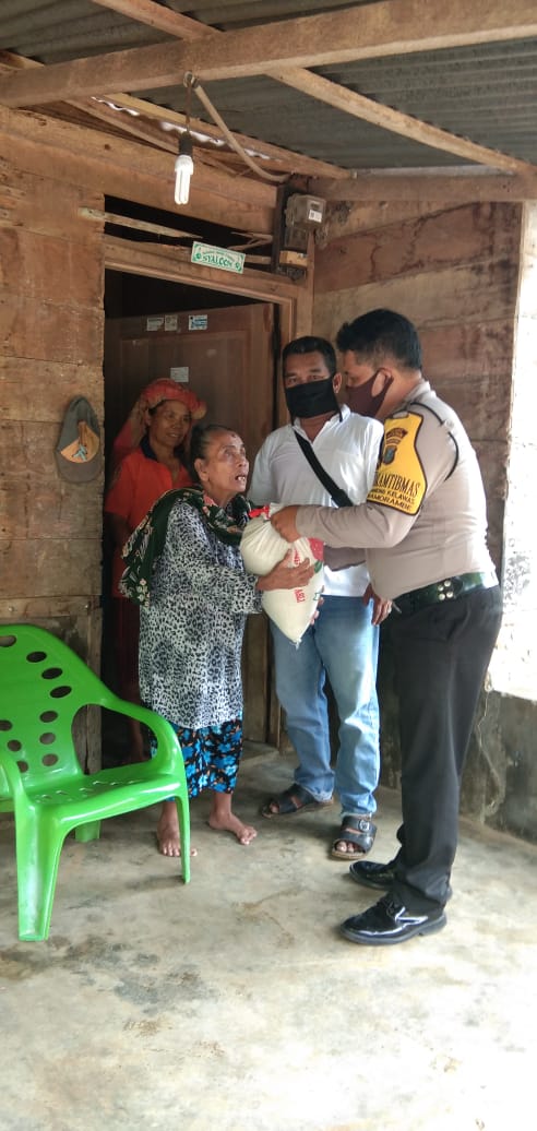 Menyambut Hari Bhayangkara Ke-74, Bhabinkamtibmas Polsek Namo Rambe Bagikan Sembako