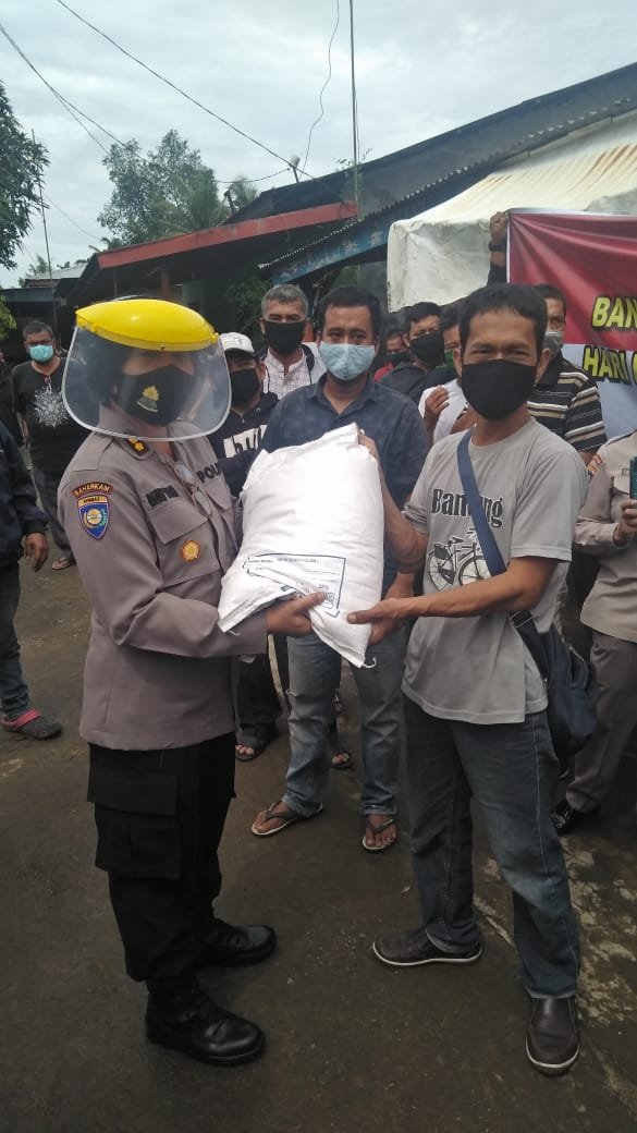 HUT Bhayangkara ke 74 Dit Binmas Polda Sumut Melaksanakan Bakti Sosial Pemberian Sembako