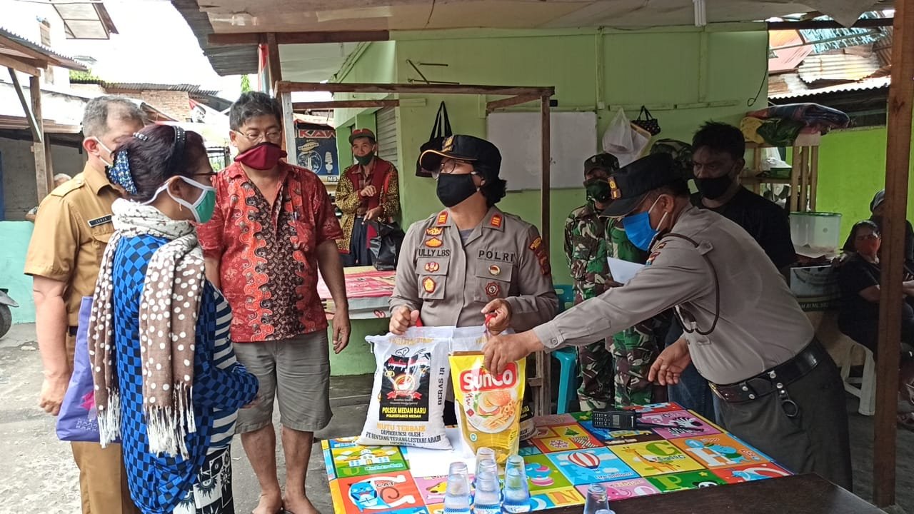Perduli Korban Kebakaran di Pasar Meranti, Polsek Medan Baru Salurkan Bantuan Sembako