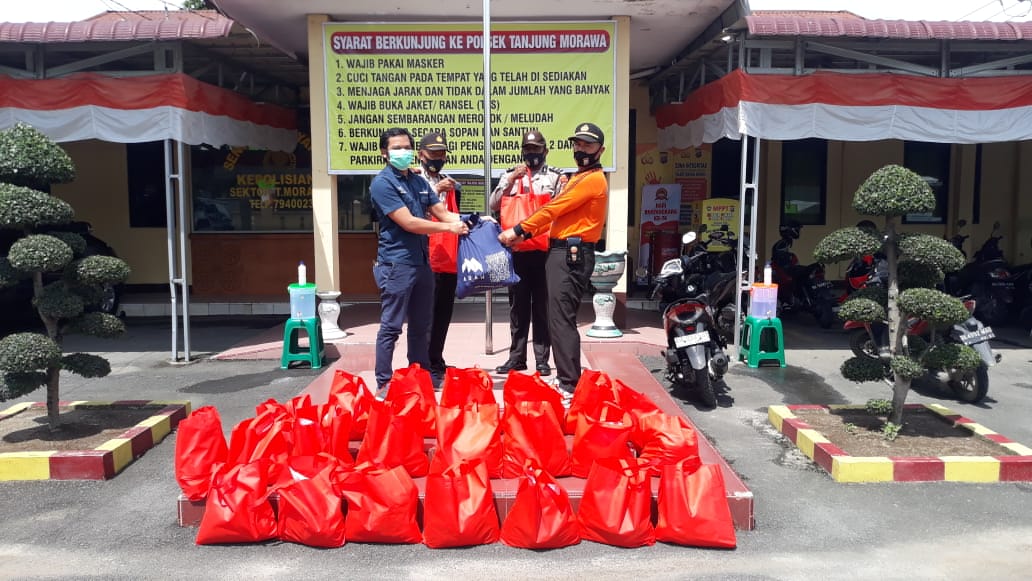 PT. Arah Environmental Industri Bagikan Sembako