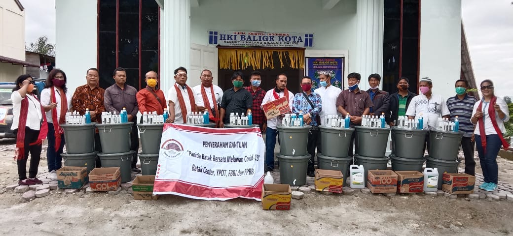 Batak Center Salurkan Bantuan Kepada Gereja dan Masjid di 10 Kabupaten