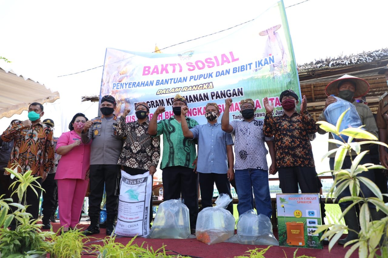 Resmikan Kampung Paten Kapolda Sumut Berikan 110 Ribu Benih Ikan Di Desa Punden Rejo