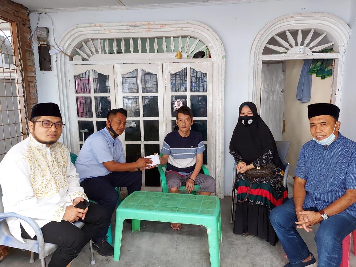 Notaris Muslim Beri Tali Asih Seorang Mualaf Diman