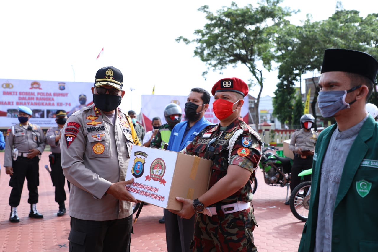 Hari Bhayangkara ke 74, Kapoldasu Pimpin Pelepasan Penyaluran 1200 Paket Bakti Sosial