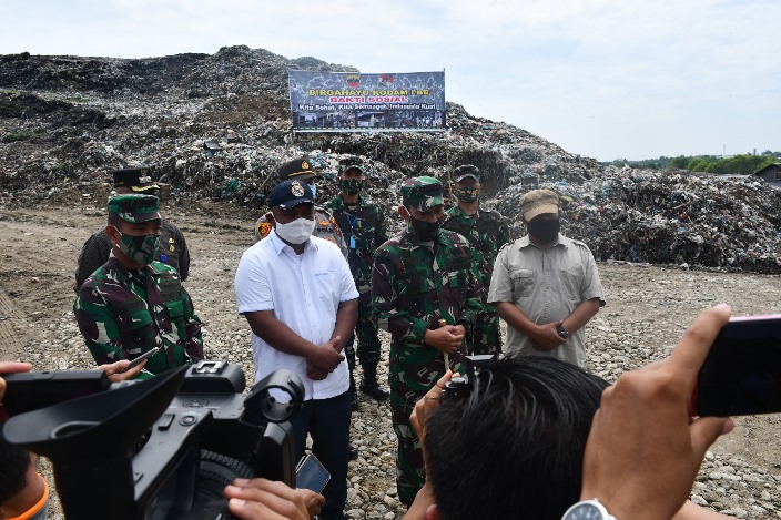 Tanda Buah Cinta dan Kasih, Pangdam I/BB, Mayjen TNI MS Fadhilah Bagikan 100 Peket Sembako ke Warga di TPA Terjun