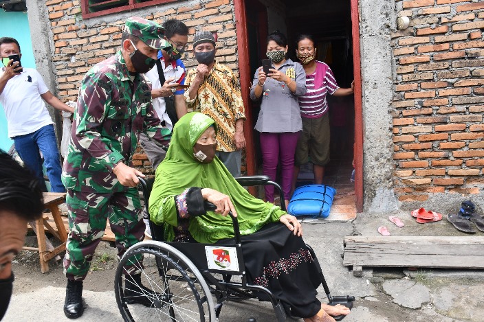 Sambut HUT ke 70 Kodam I/BB, Pangdam I/BB Berikan Sembako dan Kursi Roda ke Warga Binaan