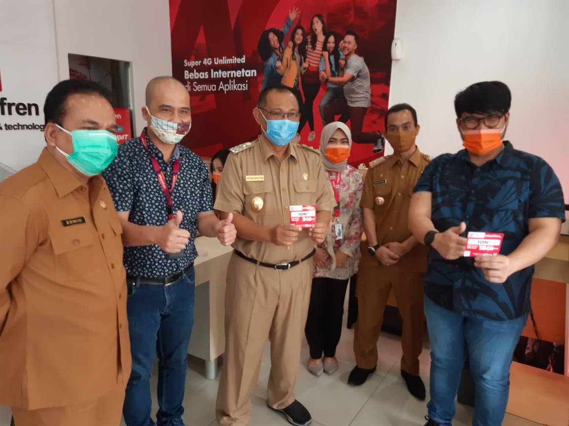 Akhyar Cek Penerapan Protokol Kesehatan di Galeri Smarfren Telecom,  Persiapan Medan Menuju New Normal