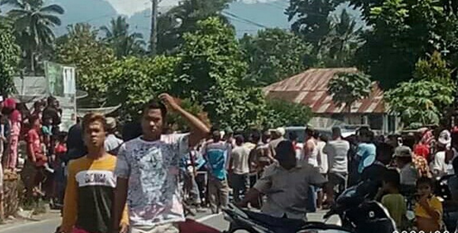 Kisruh Pembagian BLT, Warga Hutapuli Madina Blokir Jalinsum