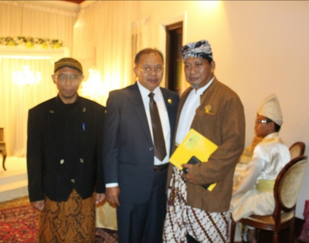 PAK KIRMAN MENGUTAMAKAN SEMANGAT GOTONG ROYONG