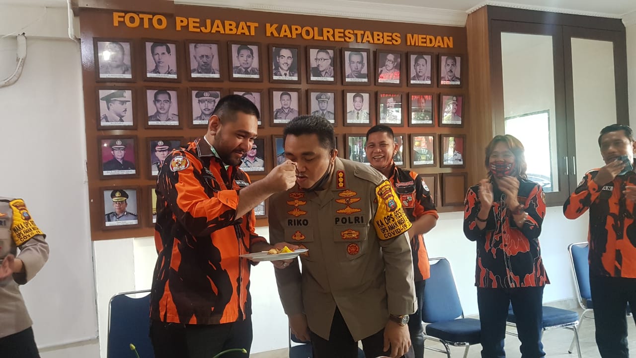 Sambut Hari Bhayangkara ke-74, Kapolrestabes Dapat Kejutan Dari Pemuda Pancasila