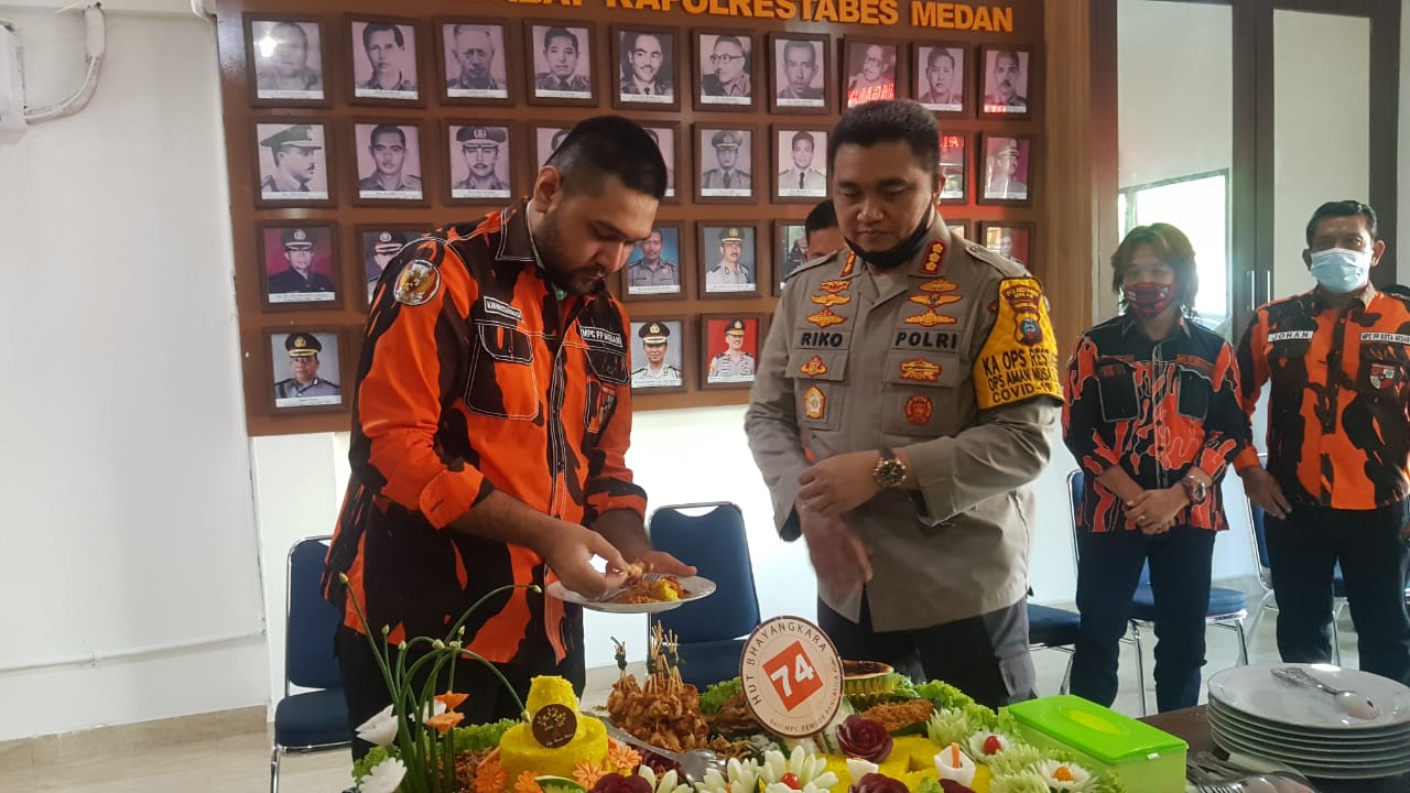 Sambut Hari Bhayangkara ke-74, Kapolrestabes Dapat Kejutan Dari Pemuda Pancasila