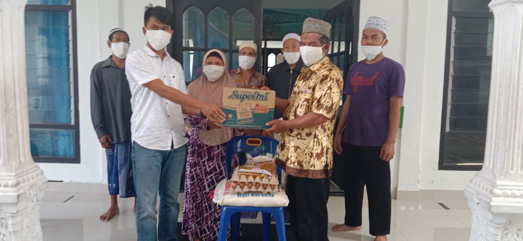 KelBes Tahan Sibarani Salurkan Ratusan Paket Bahan Pangan Bagi Umat Muslim