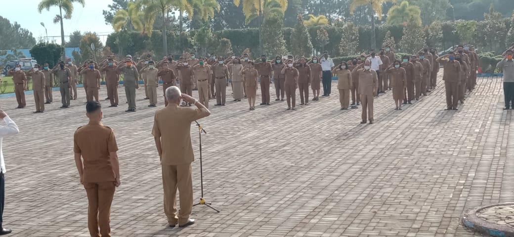 Pemkab Toba Gelar Apel Gabungan Sesuai Protokol Kesehatan
