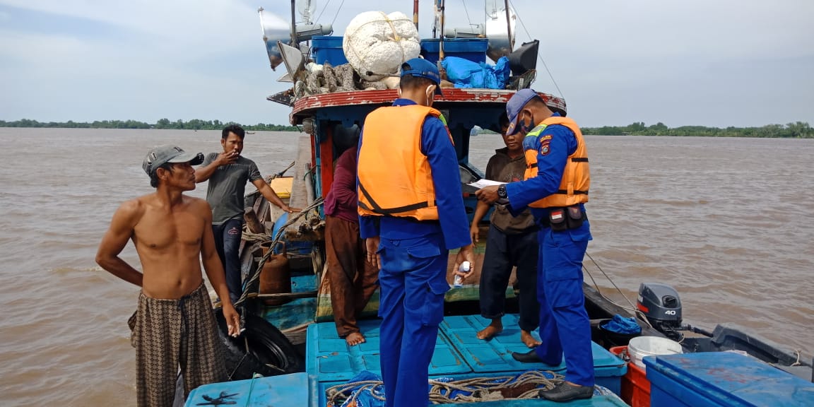 Sat Pol Air Polres Tanjung Balai Patroli Perairan dan Sosialisasi New Normal Kepada Nelayan