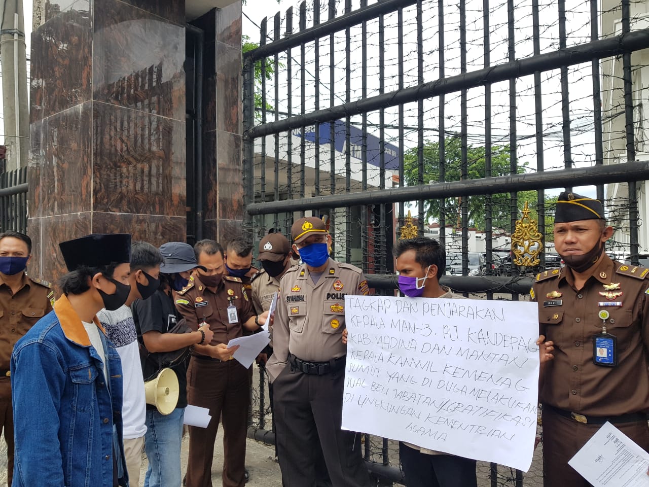 Dugaan Suap Jabatan di Kanwil Agama, Mantan Kakanwil dan Kepala MAN 3 Disebut