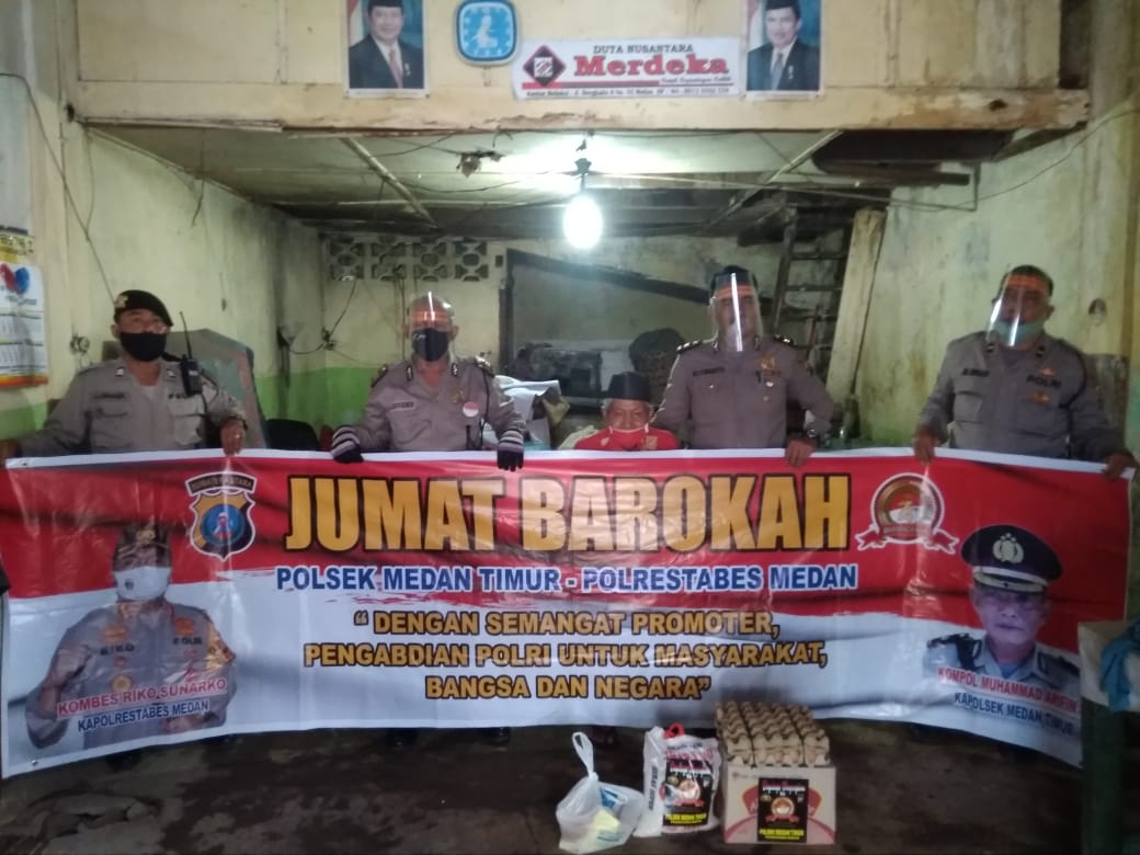 Polsek Medan Timur Jumat Barokah Sambagi Warga Kurang Mampu Terdampak Covid-19