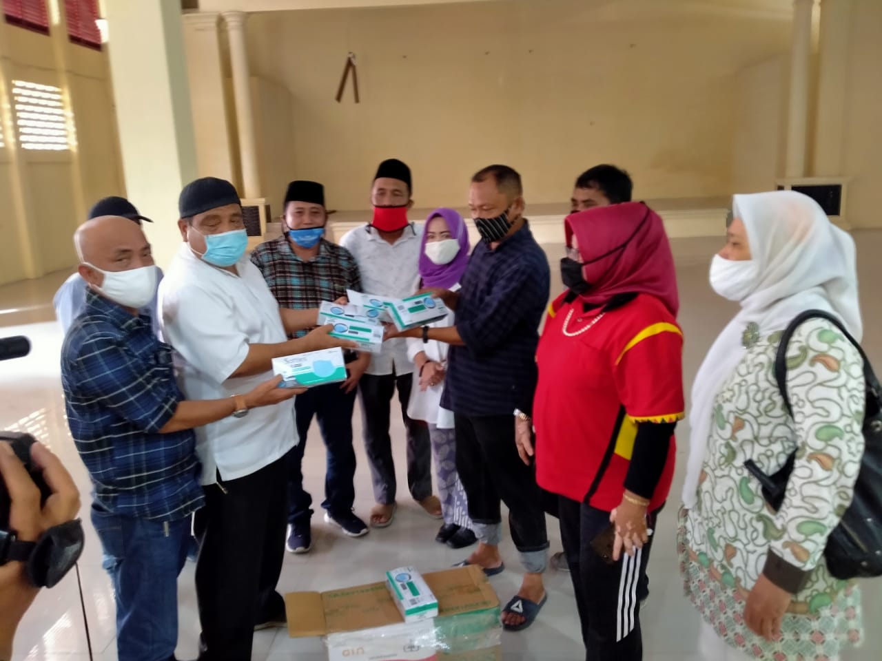 PWI Sumut Distribusikan Masker Bantuan Gajah Tunggal Group