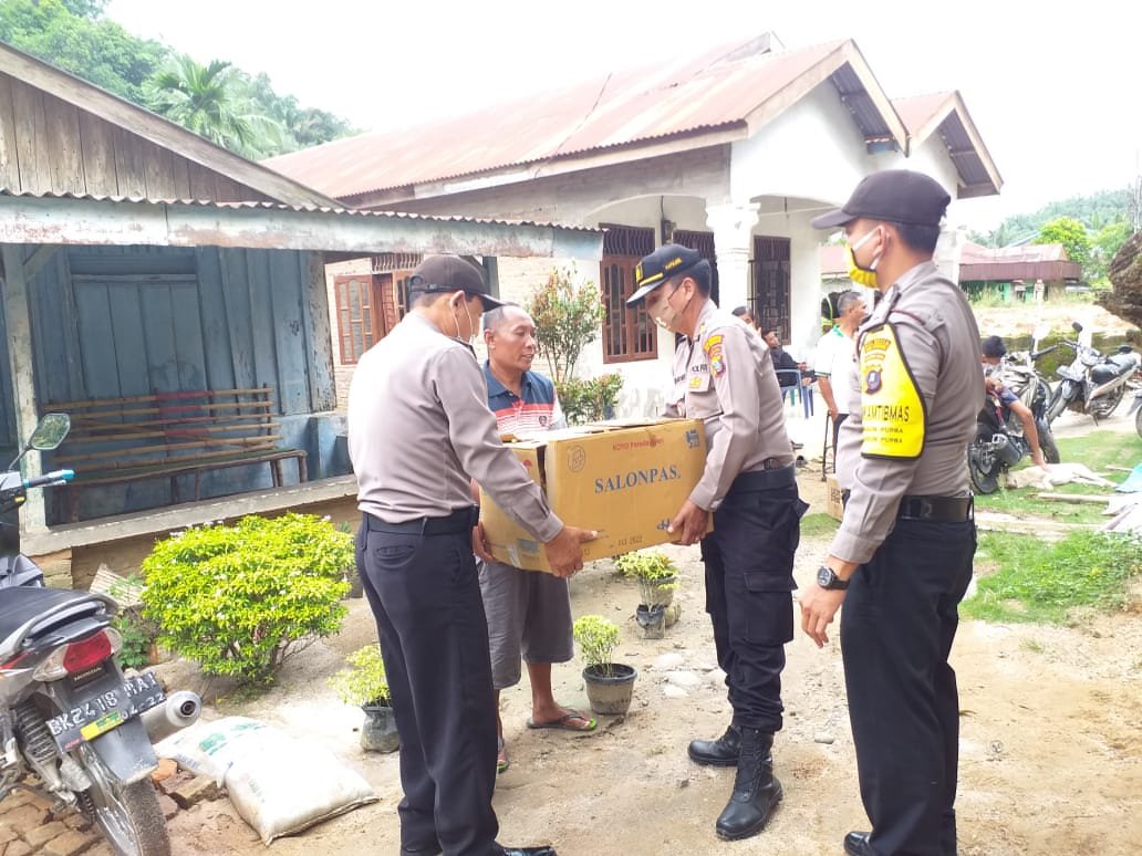 Kapolresta Deli Serdang Bantu Korban Tanah Longsor.