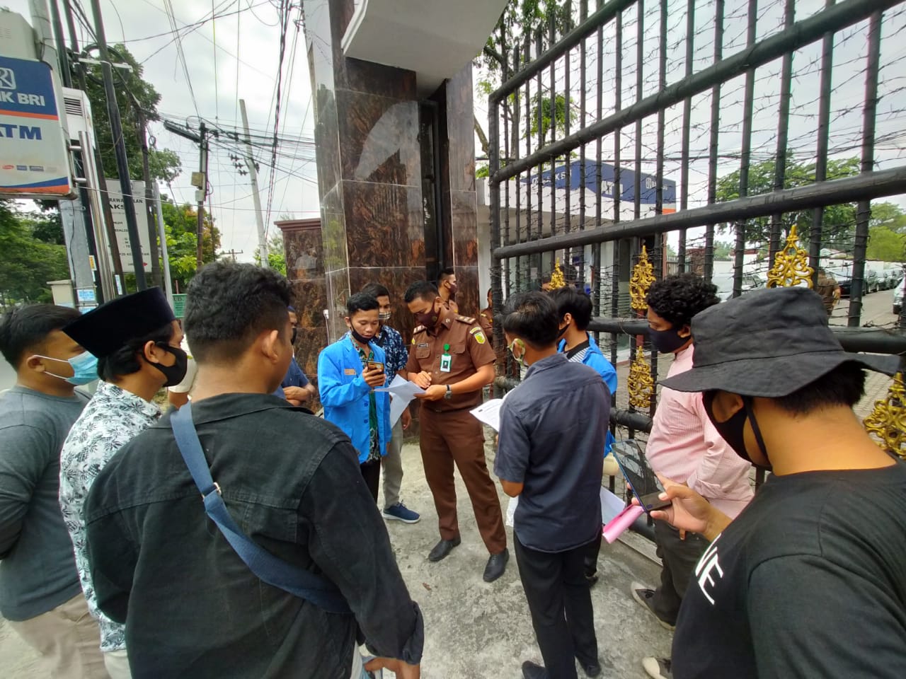 Beberapa Proyek Dinas PU Disoal, PC PMII Medan Geruduk Kejati Sumut