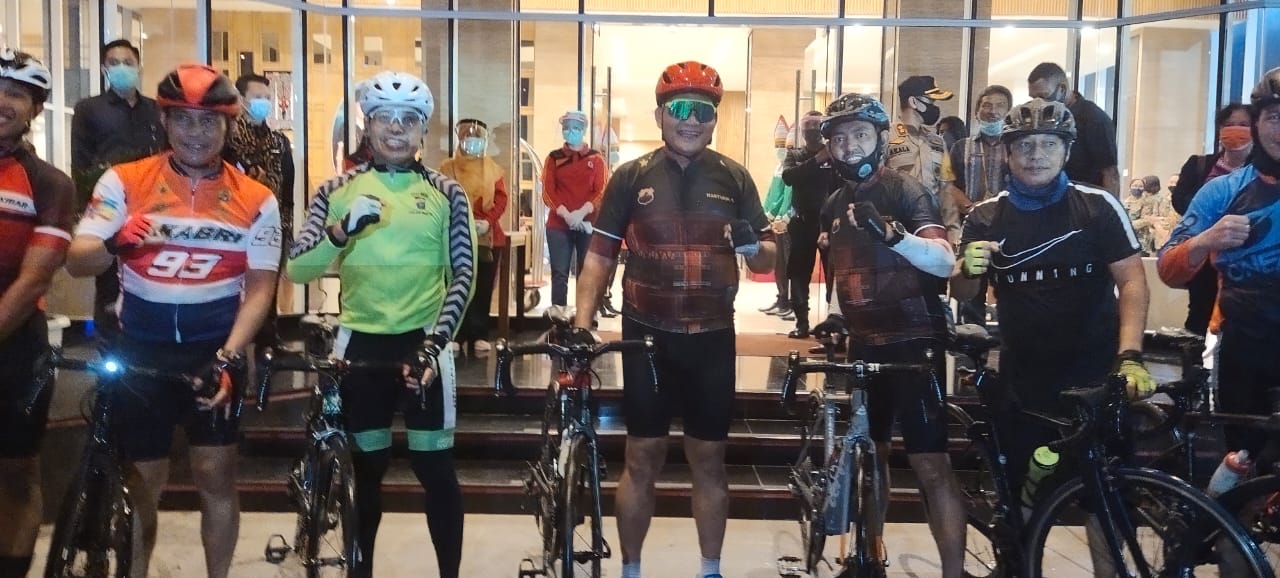 Kapolda Sumut Irjen Pol Martuani Sormin Hadir di Toba dengan Gowes SepedaÂ 