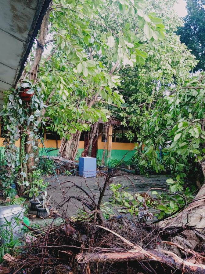 Angin Kencang Menimpa Beberapa Bangunan Sekolah Di Deli Serdang