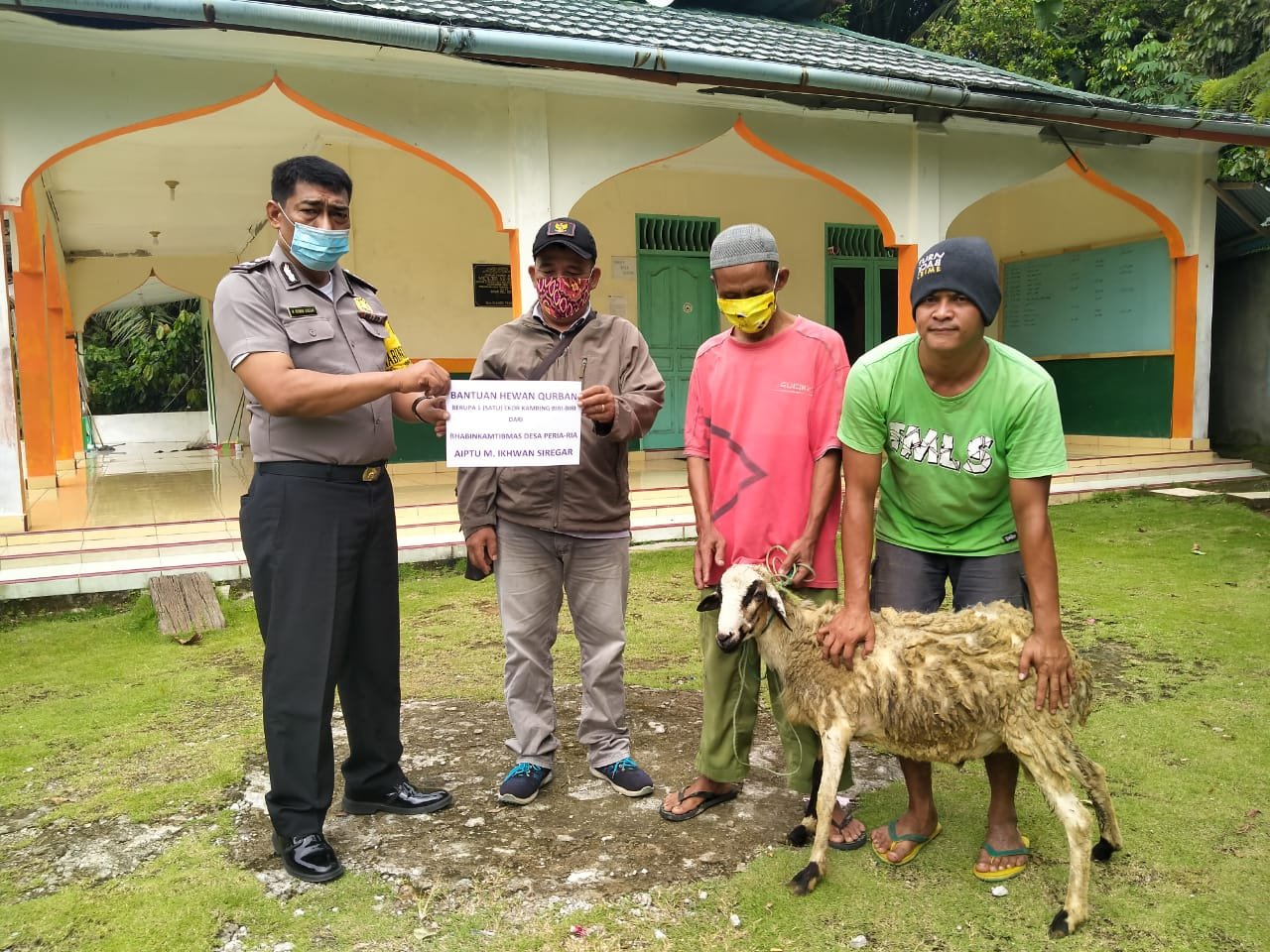 Personil Bhabinkamtibmas Polresta Deli Serdang Berkurban Di Desa Binaan