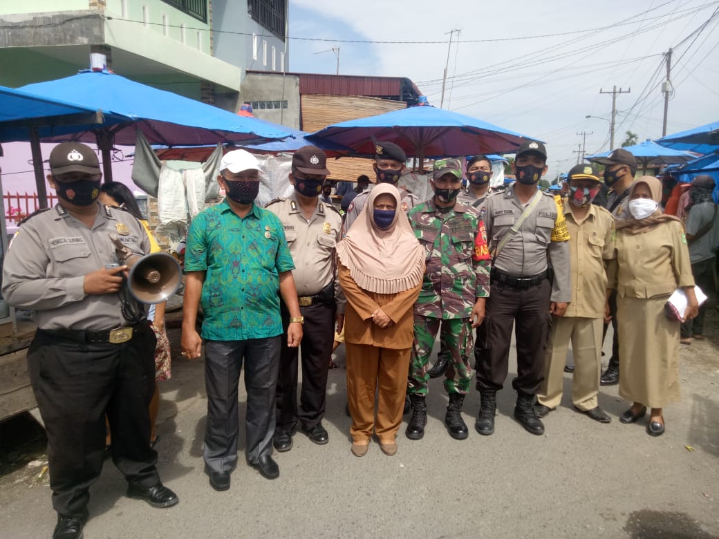 Bersama Tiga Pilar Polsek Medan Timur Sosialisasi dan Edukasi Masyarakat Adaptasi Kebiasaan Baru Cegahan Covid- 19