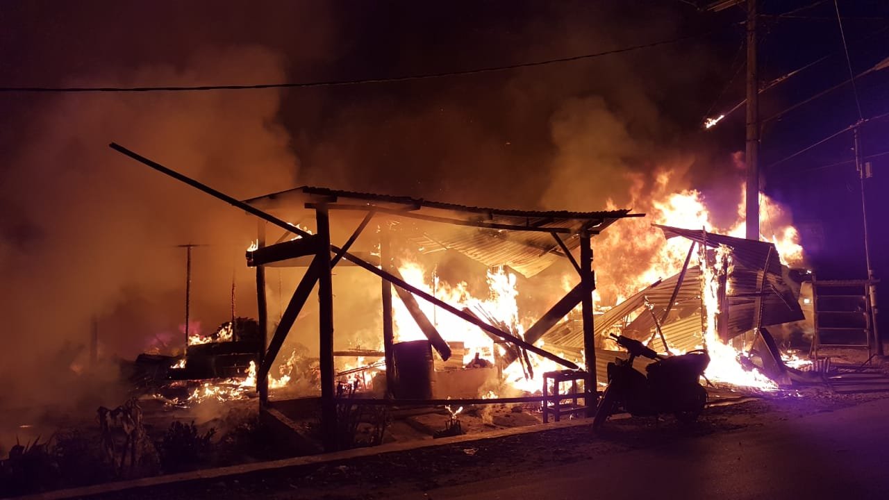 Warga Desa Simatibung Kec Laguboti Heboh, 7 Rumah Terbakar, 4 Hangus Dilalap Sijago Merah